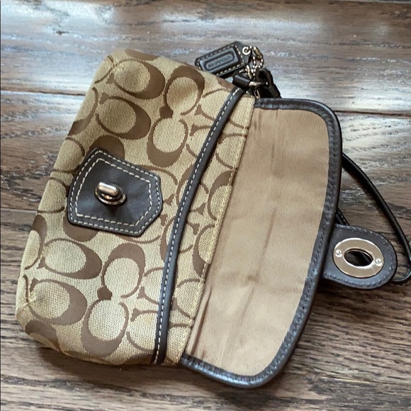 Coach wristlet - Picture 5 of 9